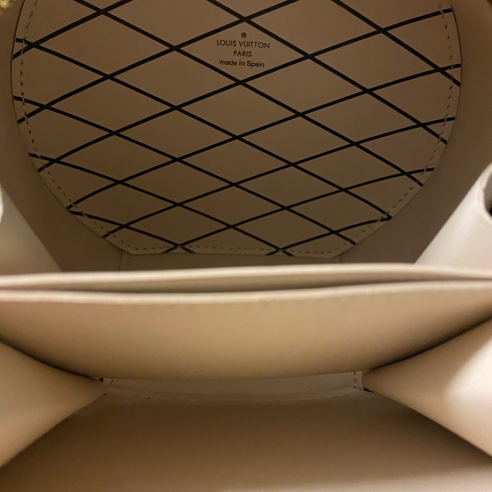 Louis Vuitton Mini Boite Chapeau bag with straps ✨ - Picture 9 of 16